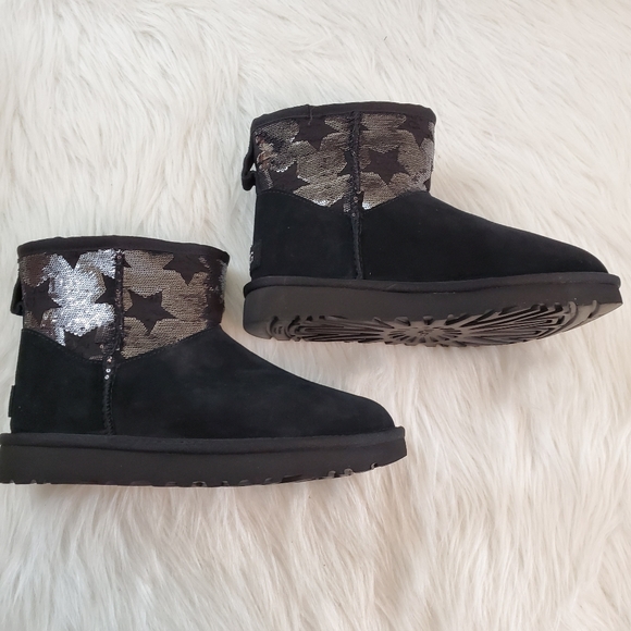 UGG 6 Classic Mini Sequin Stars Blk Suede Boots - Picture 3 of 10